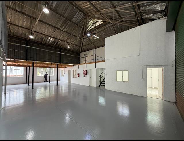 350M² WAREHOUSE TO LET IN HALFWAY HOUSE
